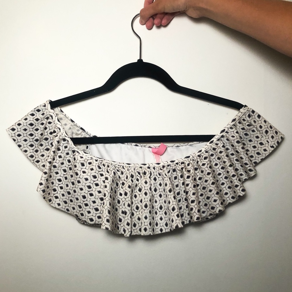 Patterned off the shoulder VS swimsuit top